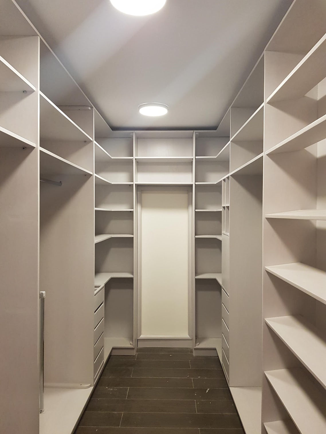 Open U-Shaped Walk in Closet