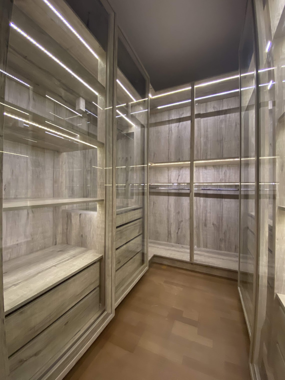 Scratched Oak Dressing Room