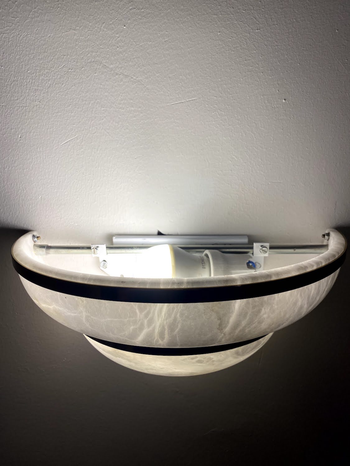 Alabaster-Lamp-With-Gold-Stainless-Frame