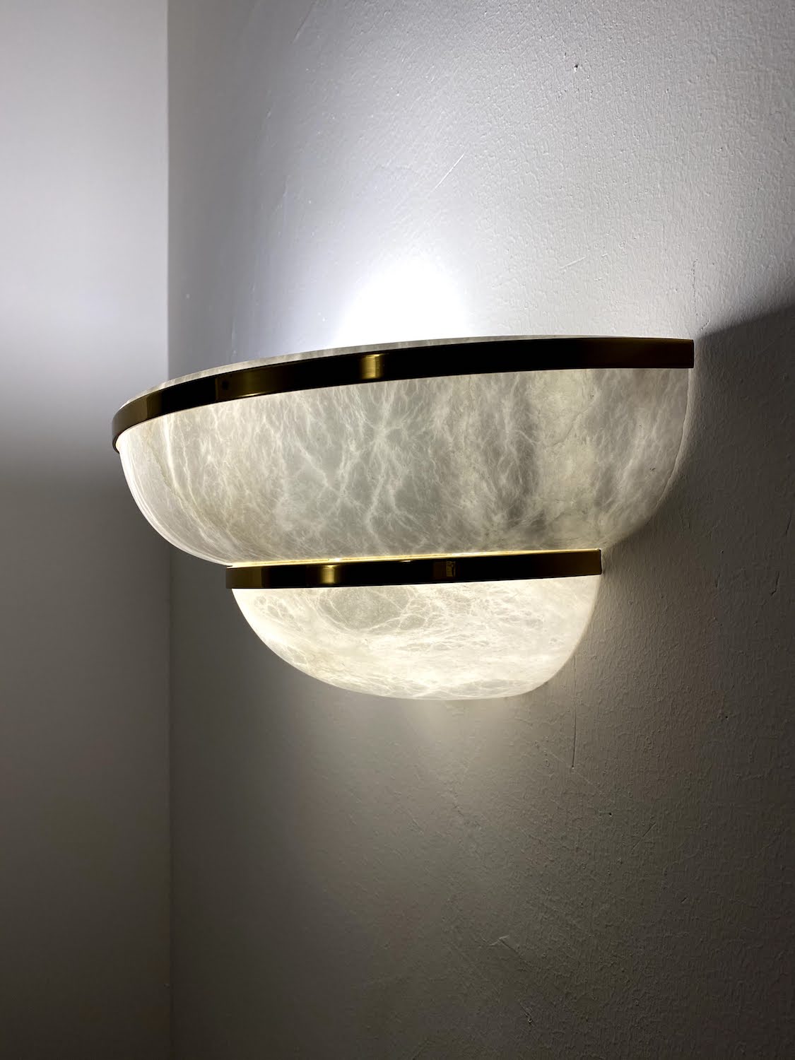 Alabaster-Lamp-With-Gold-Stainless-Frame