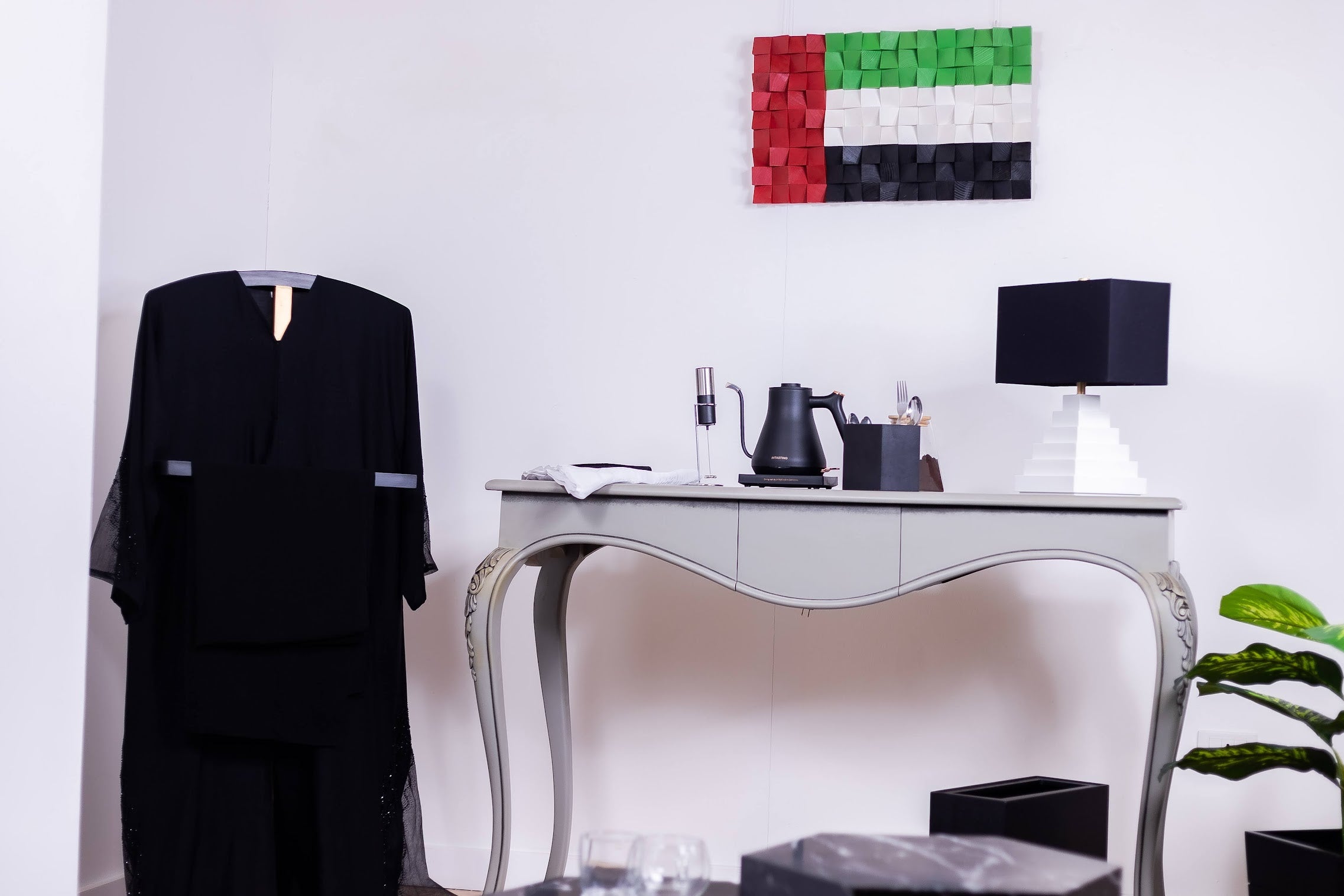 لوحة حائط العلم الإماراتي الخشبية