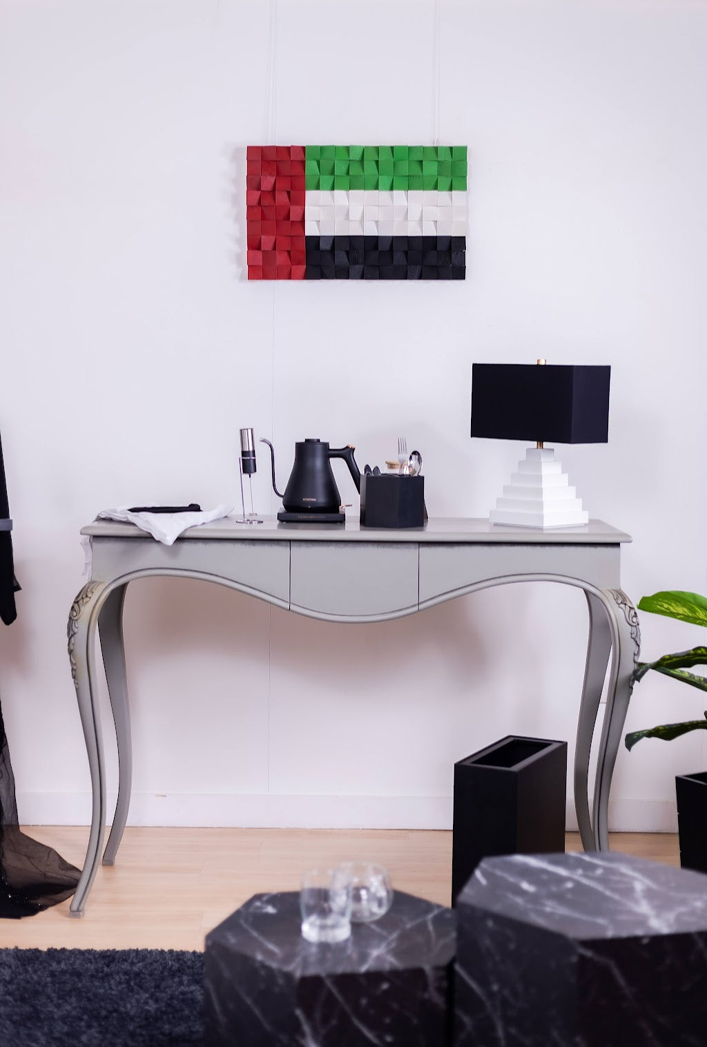 لوحة حائط العلم الإماراتي الخشبية